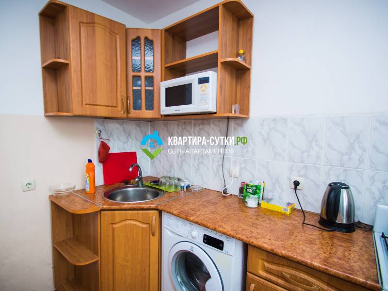 Снять 1-комнатную квартиру посуточно. Новочеркасск, Баклановский 192А