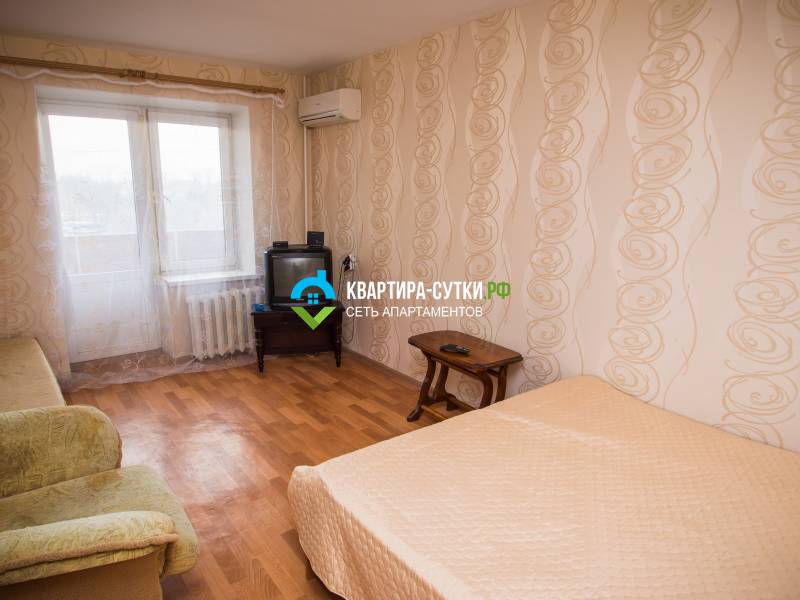 Снять 1-комнатную квартиру посуточно. Новочеркасск, Баклановский 192А