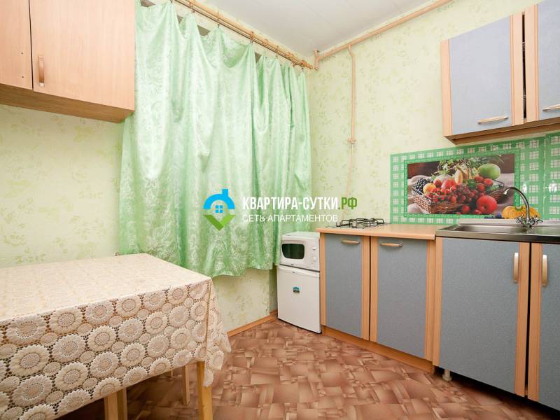 Снять 1-комнатную квартиру посуточно. Екатеринбург, Челюскинцев 60-129